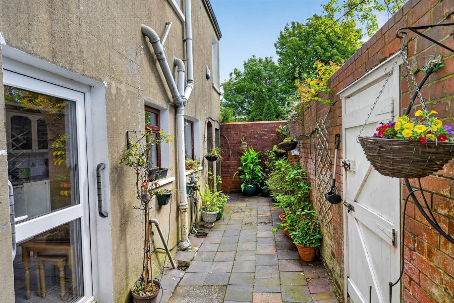 23 Eastleigh Drive