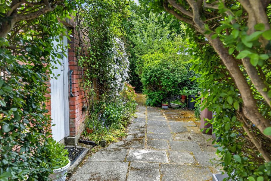 23 Eastleigh Drive