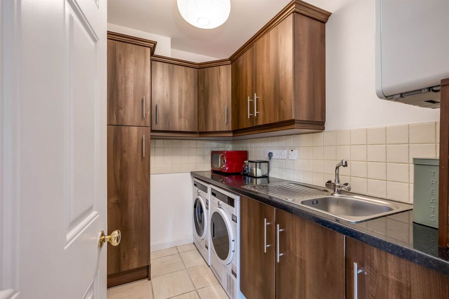 4 Strathearn Lane