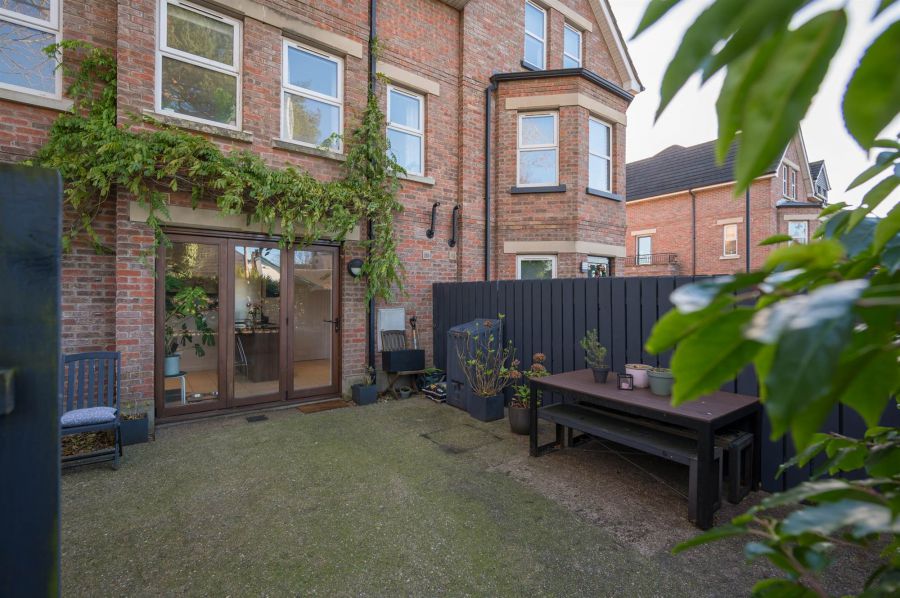 4 Strathearn Lane