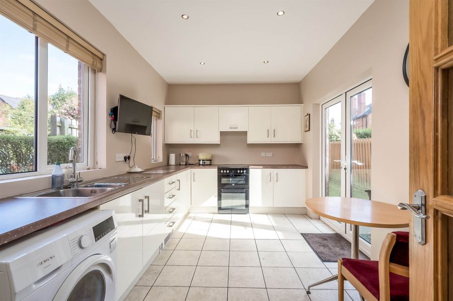 18 Knockhill Park