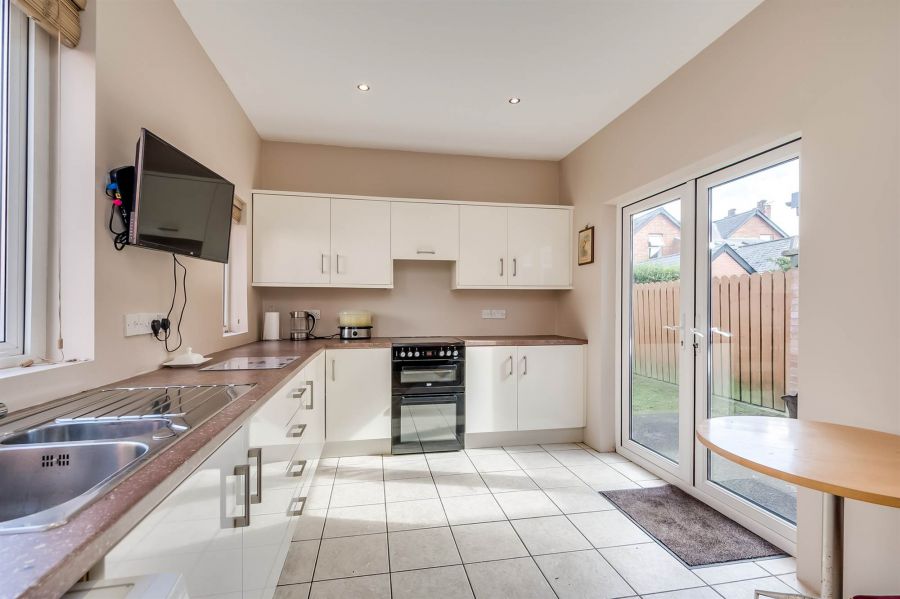 18 Knockhill Park