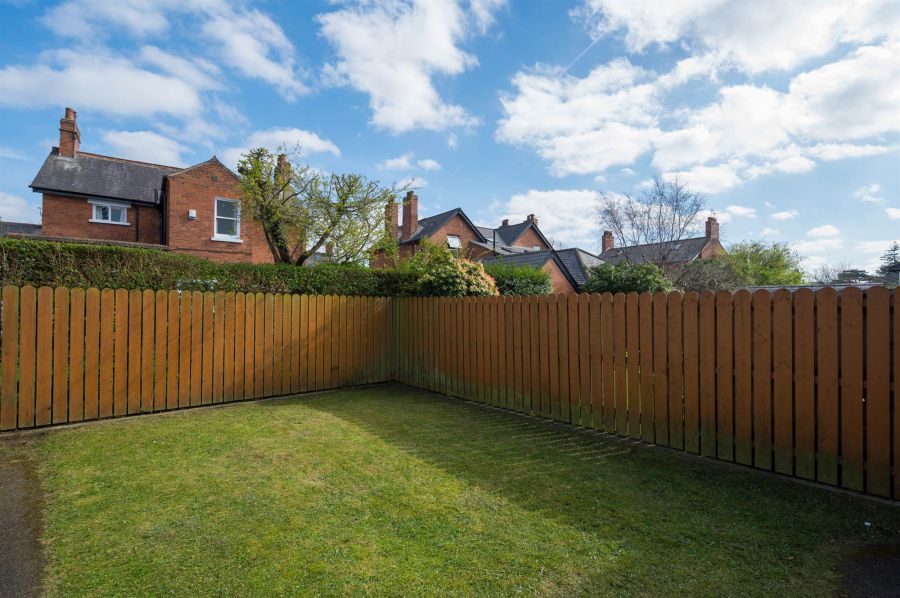 18 Knockhill Park