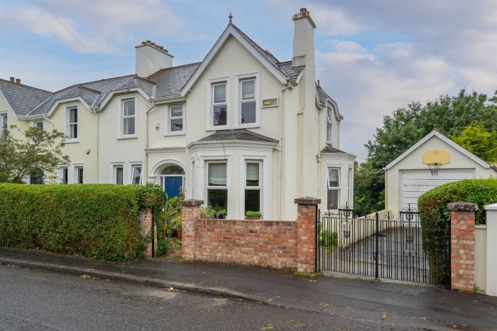 Rosendale, 9 Holland Park, ballyhackamore, belfast, BT5 6HB