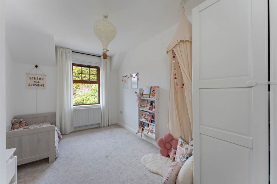 10 Ormiston Square