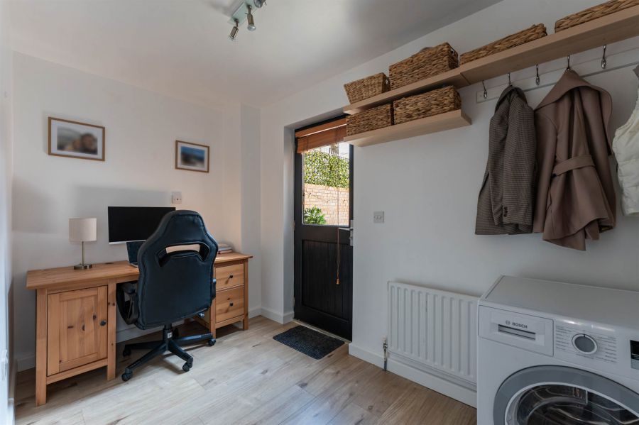 10 Ormiston Square