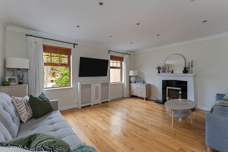 10 Ormiston Square