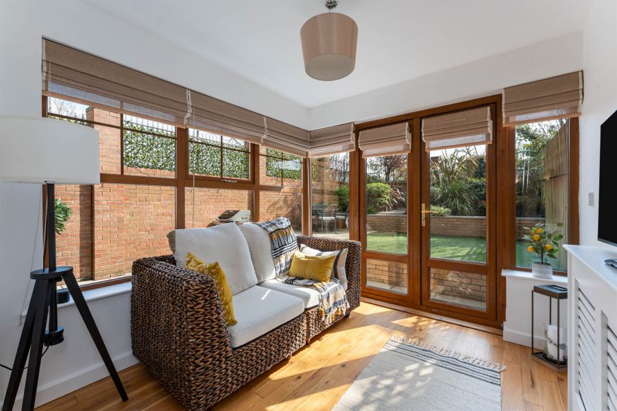 10 Ormiston Square