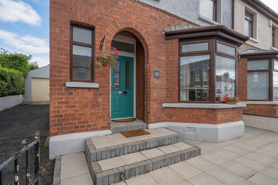 10 Bloomfield Gardens