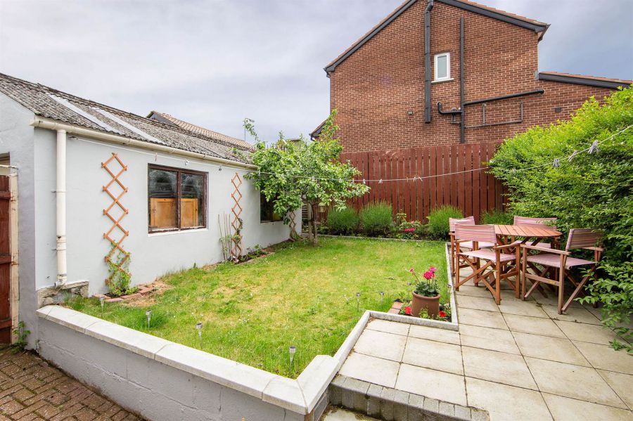 10 Bloomfield Gardens