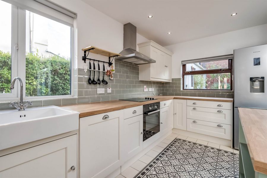 10 Bloomfield Gardens