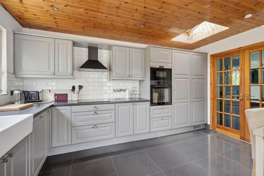 11 Thornhill Parade