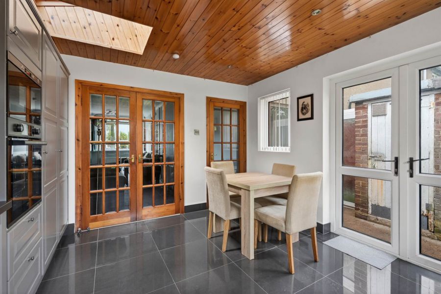 11 Thornhill Parade