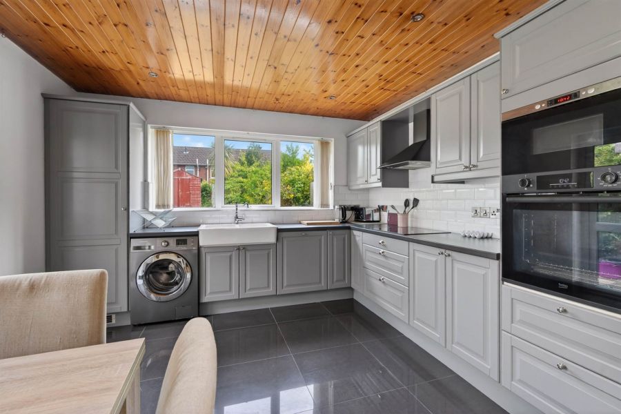 11 Thornhill Parade