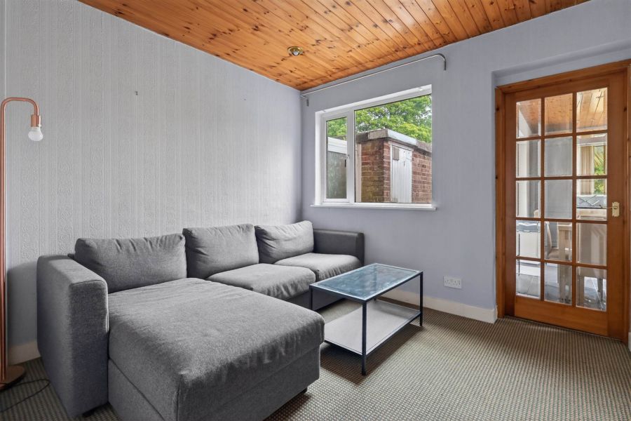 11 Thornhill Parade