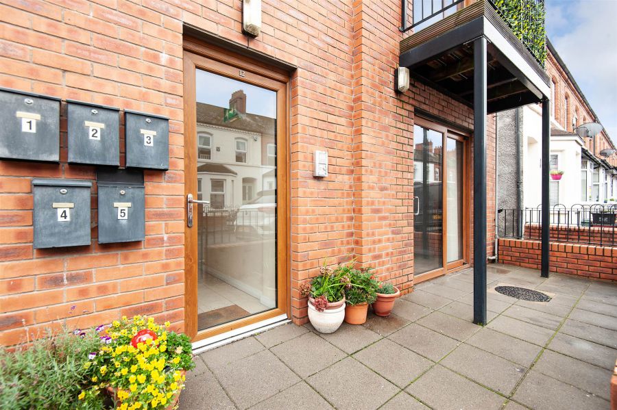 Apt 1 12 Belmont Avenue West