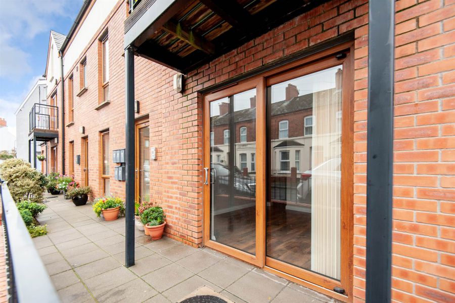 Apt 1 12 Belmont Avenue West