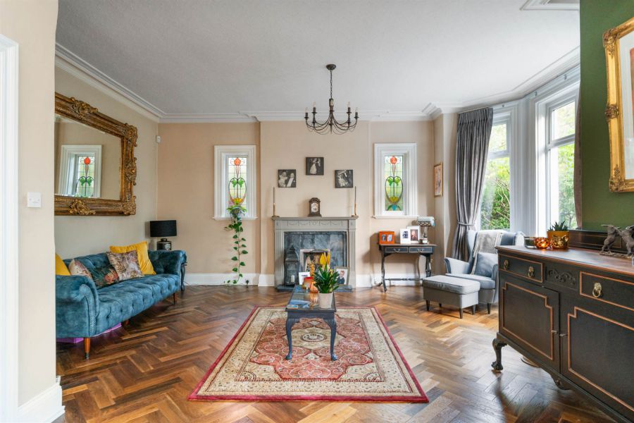 23 Knockdene Park North