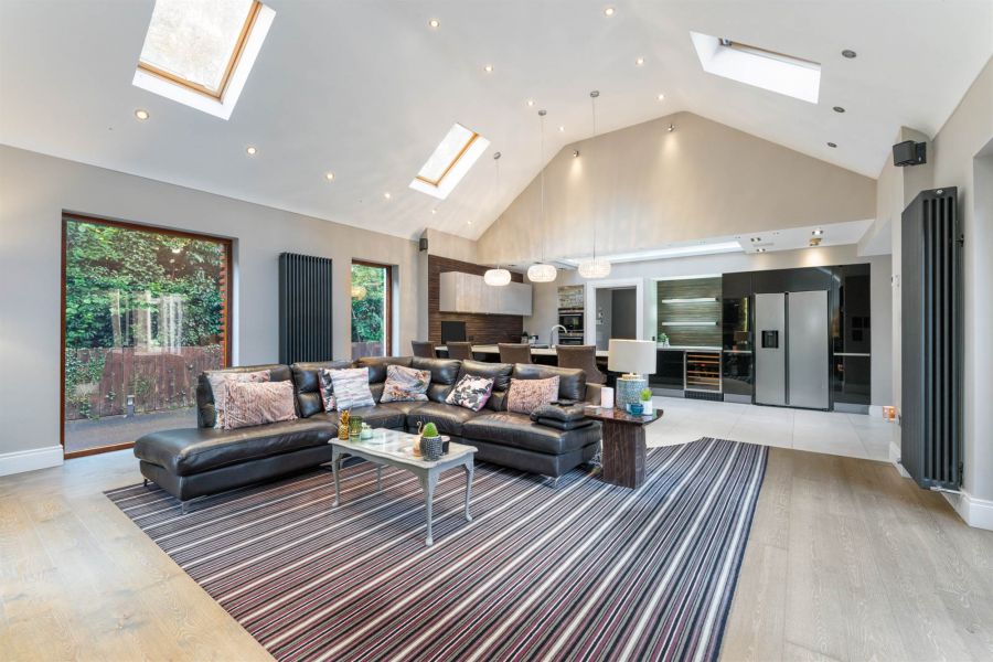 23 Knockdene Park North