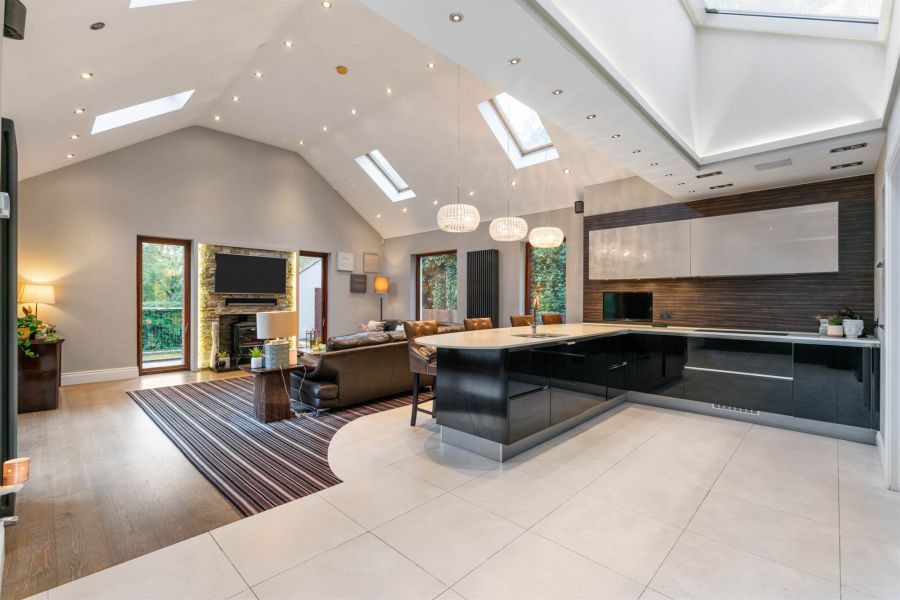 23 Knockdene Park North