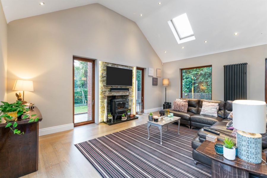 23 Knockdene Park North