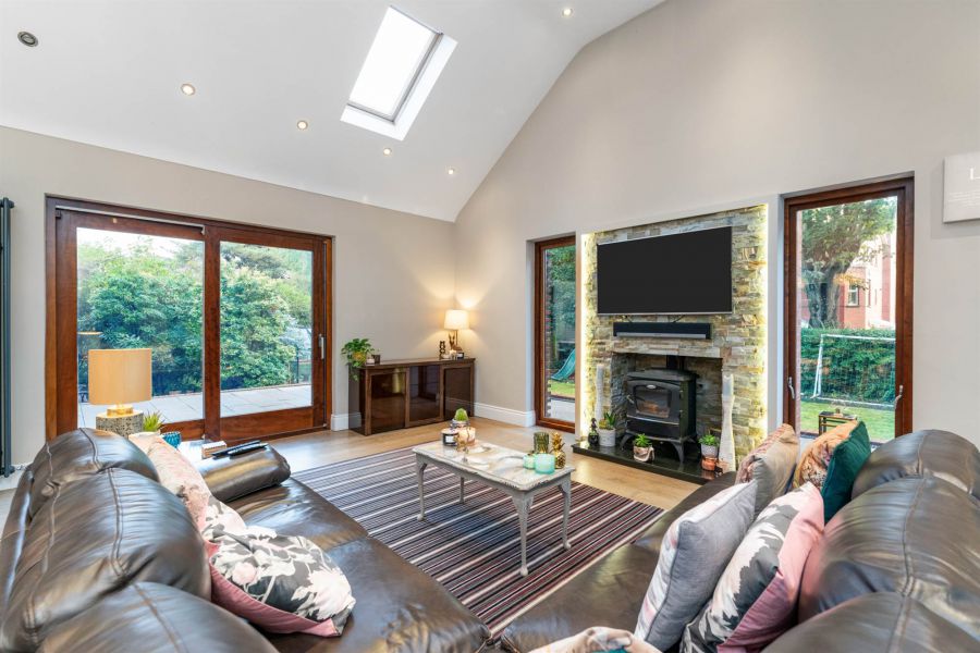 23 Knockdene Park North