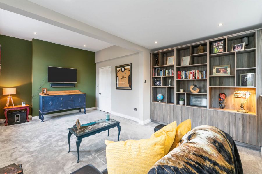 23 Knockdene Park North