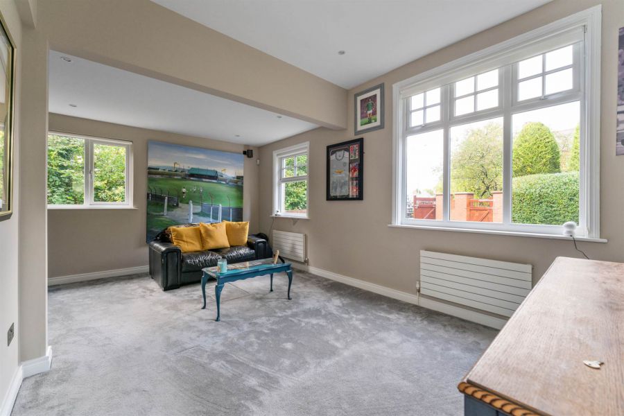 23 Knockdene Park North