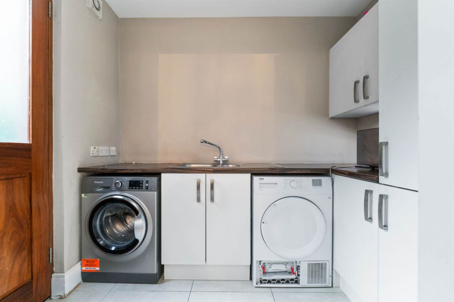 23 Knockdene Park North