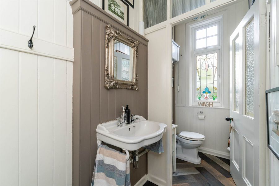 23 Knockdene Park North