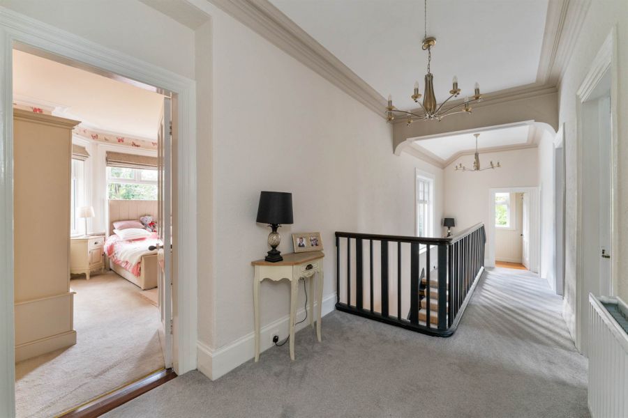 23 Knockdene Park North