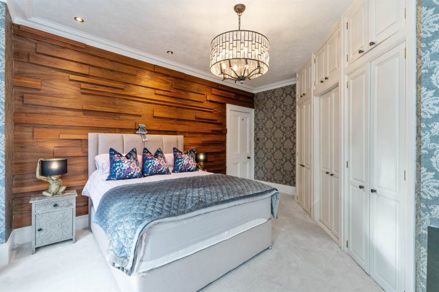 23 Knockdene Park North