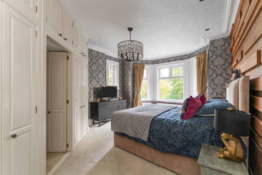 23 Knockdene Park North