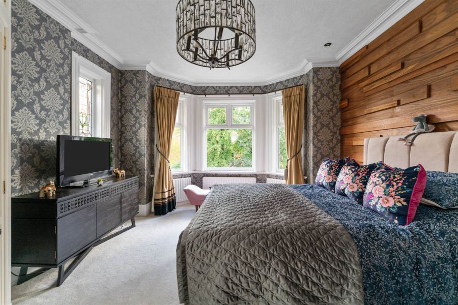 23 Knockdene Park North