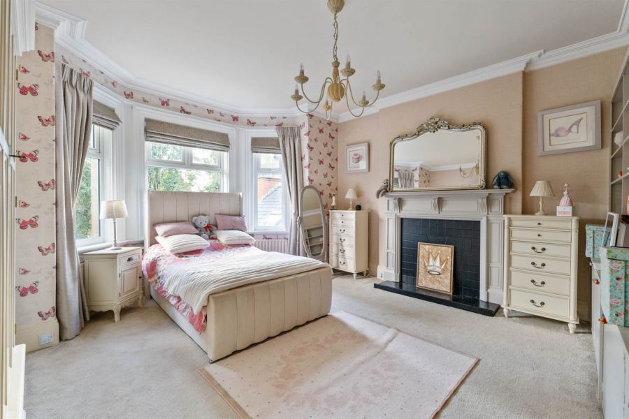 23 Knockdene Park North