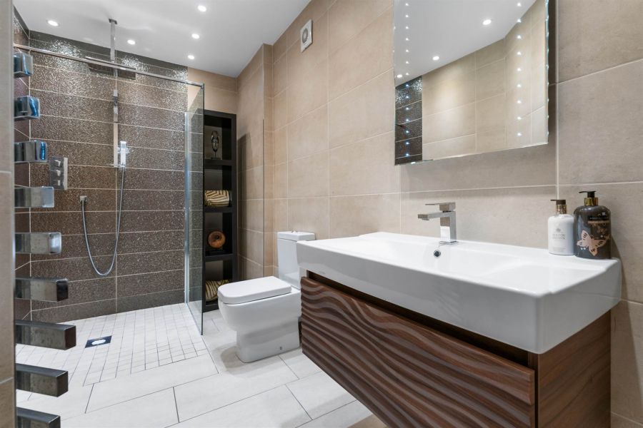 23 Knockdene Park North