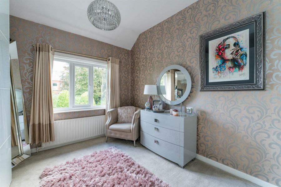 23 Knockdene Park North