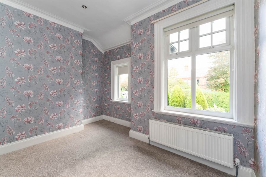 23 Knockdene Park North