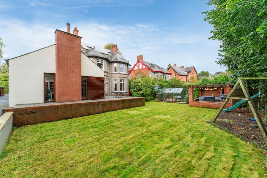 23 Knockdene Park North