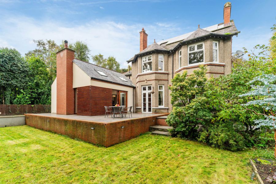 23 Knockdene Park North