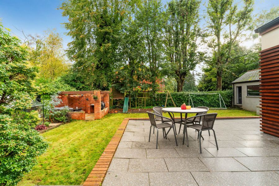 23 Knockdene Park North