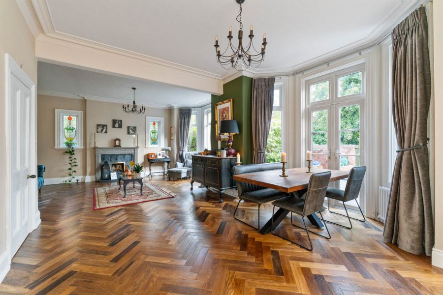 23 Knockdene Park North