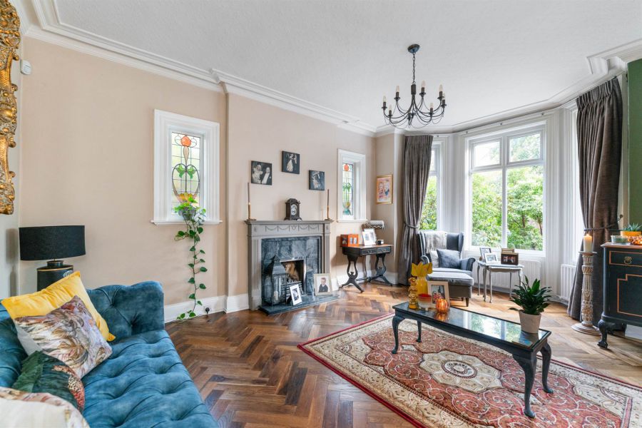 23 Knockdene Park North