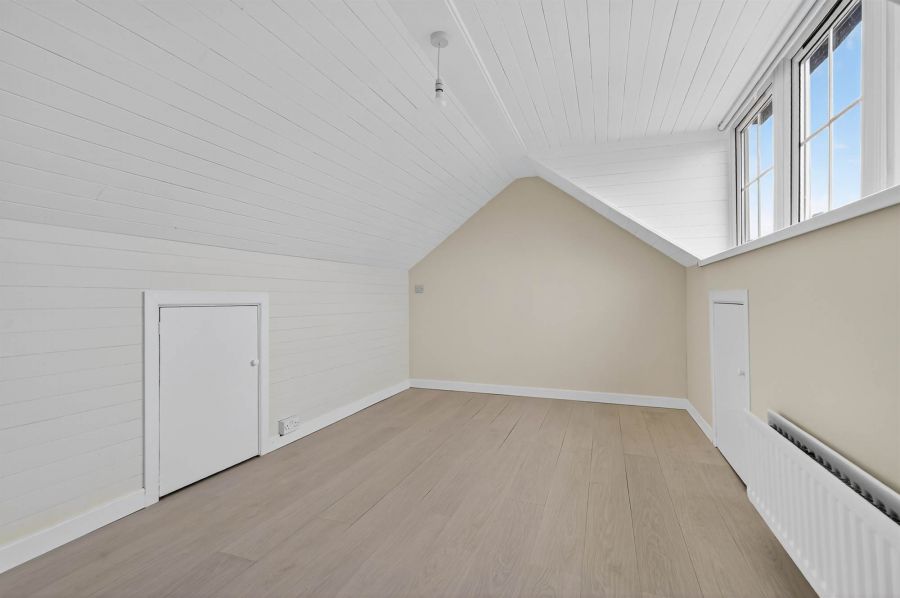 6 Connsbrook Avenue