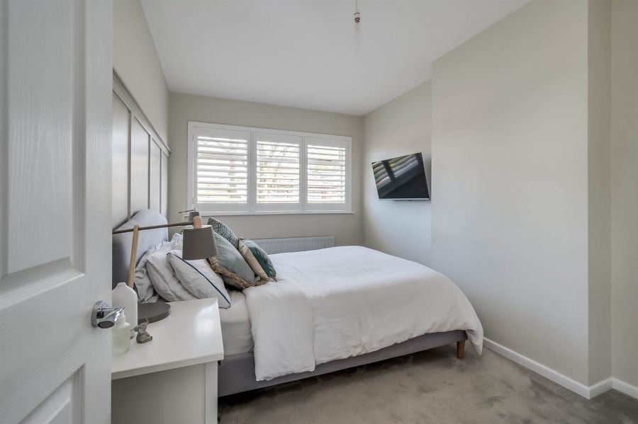 8 Carolhill Park