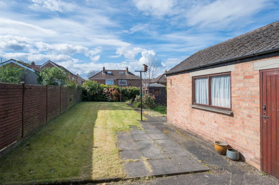 8 Carolhill Park