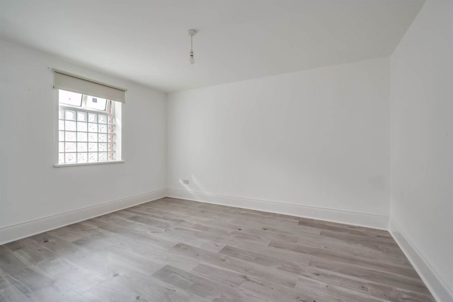 Apt 8, 221 Belmont Road