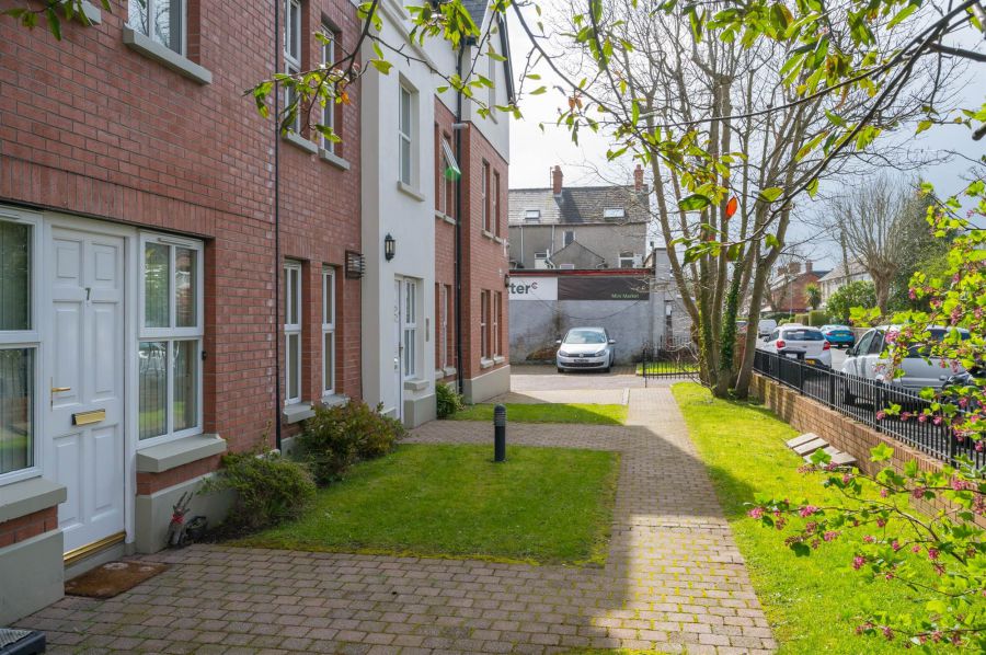 Apt 8, 221 Belmont Road