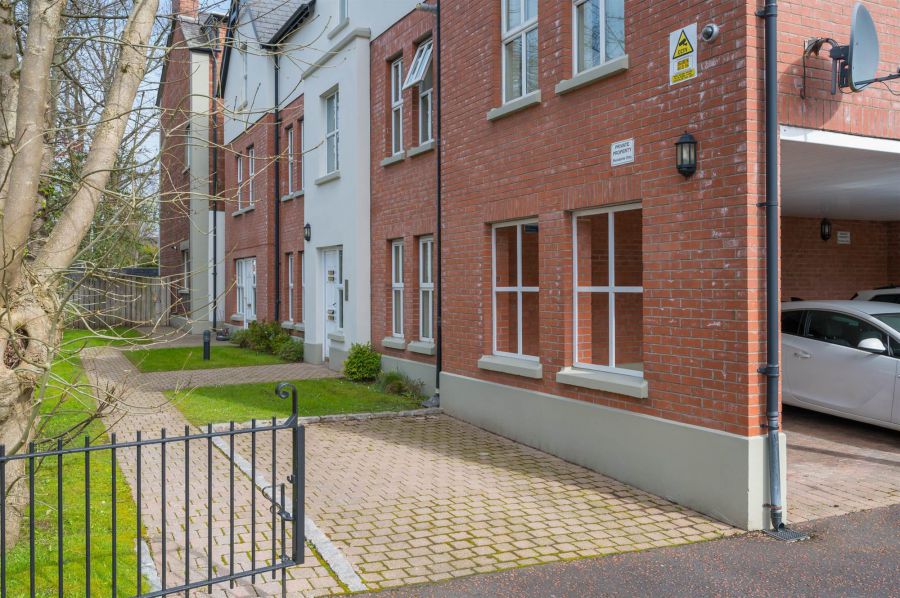 Apt 8, 221 Belmont Road