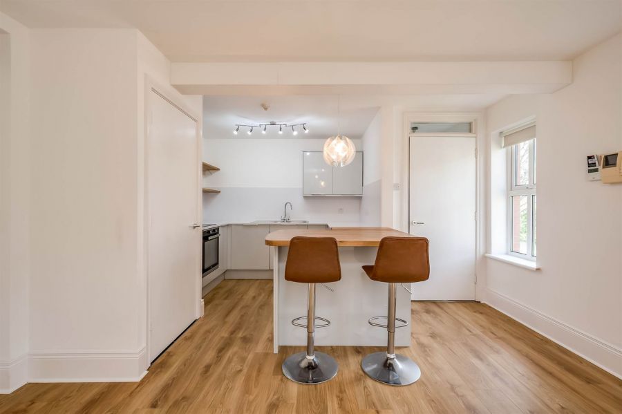 Apt 8, 221 Belmont Road